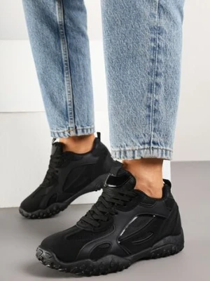 Czarne Sneakersy Ozdobione Tłoczoną Cholewką Pillitha