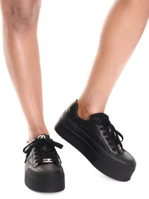 Czarne sneakersy skórzane CARINII B10373-353-000-000-000