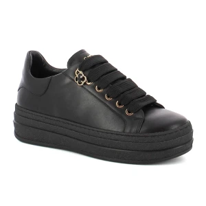 Czarne sneakersy skórzane CARINII B10467-E50-000-000-G74