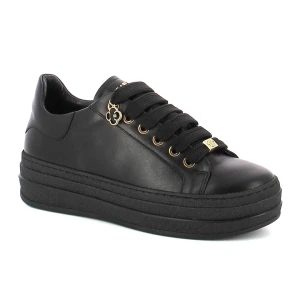 Czarne sneakersy skórzane CARINII B10467-E50-000-000-G74