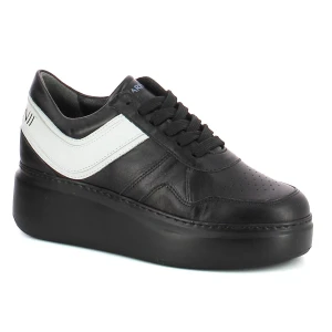 Czarne sneakersy skórzane CARINII B9052-E50-I81-000-F69