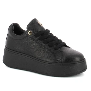 Czarne sneakersy skórzane CARINII B9973-353-000-000-000