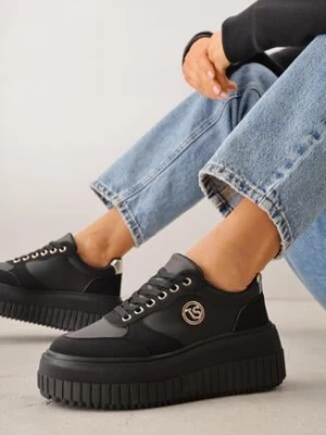 Czarne Sneakersy VICES na Żłobionej Podeszwie Zdobione Elegancką Aplikacją Lunatea