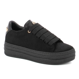 Czarne sneakersy z naturalnym włosiem CARINII B10466-T85-000-000-G74