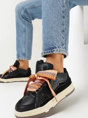 Czarne Sneakersy z Ozdobnym Sznurowaniem i Szerokim Językiem Vessy