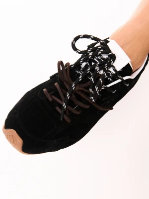 Czarne sneakersy zamszowe CARINII B10342-089-000-000-000