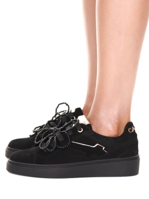 Czarne sneakersy zamszowe CARINII B10470-H20-000-000-G81