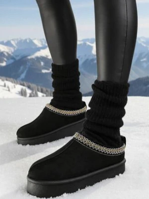 Czarne Śniegowce Wsuwane na Grubej Podeszwie z Wyszywaną Ozdobą Irinellae