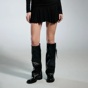 Czarne spódnico-spodenki z marszczonym wywijanym pasem House