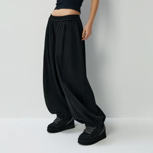 Czarne spodnie dresowe balloon fit House