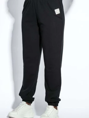 Czarne spodnie dresowe damskie z kieszeniami Fobya