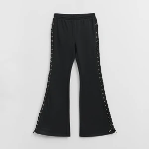 Czarne spodnie dresowe dzwony z wiązaniem po boku House