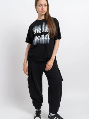 Czarne spodnie dresowe oversize z naszywanymi kieszeniami na nogawkach Reporter