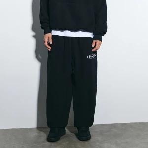 Czarne spodnie dresowe super baggy fit z nadrukiem House