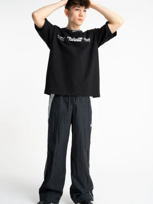 Czarne spodnie dresowe WIDE LEG z białymi lampasami z kreszowanego ortalionu Reporter