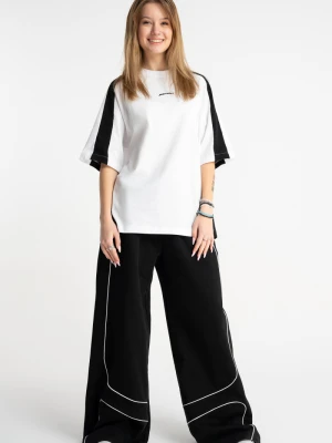 Czarne spodnie dresowe WIDE LEG z kontrastowymi wypustkami podkreślające cięcia Reporter