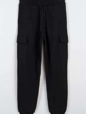 Czarne spodnie dresowe z kieszeniami na nogawkach Reporter