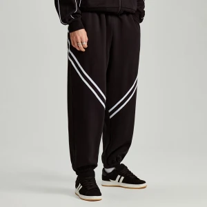 Czarne spodnie dresowe z lampasami House