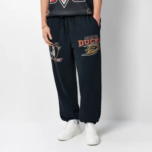 Czarne spodnie dresowe z nadrukiem Anaheim Ducks House