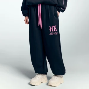 Czarne spodnie dresowe z nadrukiem Hello Kitty House