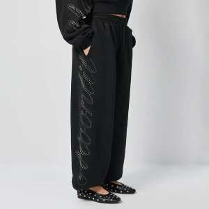 Czarne spodnie dresowe z napisem z dżetów House