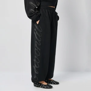 Czarne spodnie dresowe z napisem z dżetów House