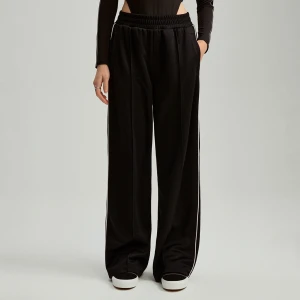 Czarne spodnie dresowe z prostą nogawką House