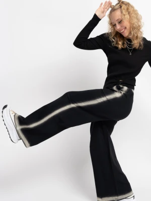 Czarne spodnie dresowe z szerokimi nogawkami z modnym cieniowaniem Reporter