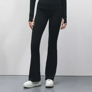 Czarne spodnie dzwony mid waist z dzianiny ULTRAFLEX House