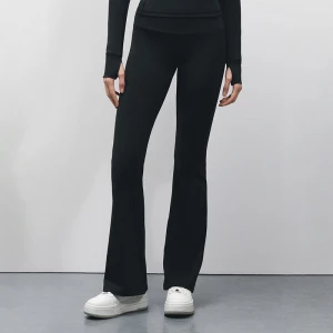 Czarne spodnie dzwony mid waist z dzianiny ULTRAFLEX House