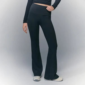 Czarne spodnie dzwony ULTRAFLEX z wysokim stanem House