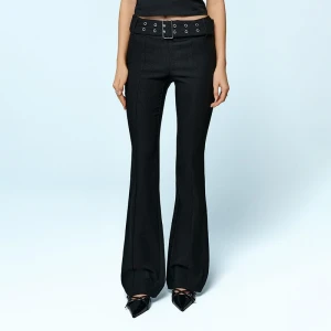 Czarne spodnie dzwony z paskiem House