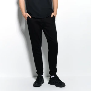 Czarne spodnie joggery bawełniane House