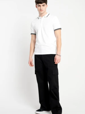 Czarne spodnie materiałowe typu cargo z kieszeniami na nogawkach Reporter