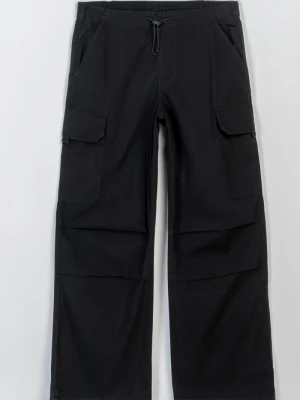 Spodnie chłopięce materiałowe z kieszeniami na nogawkach Reporter