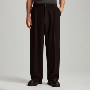 Czarne spodnie o luźnym kroju House