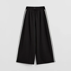 Czarne spodnie wide leg fit z kontrastowymi lampasami House