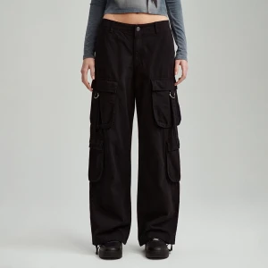 Czarne spodnie wide leg mid waist z kieszeniami cargo House