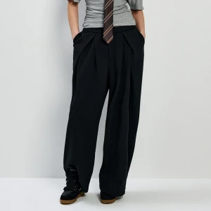 Czarne spodnie wide leg mid waist z zakładkami House