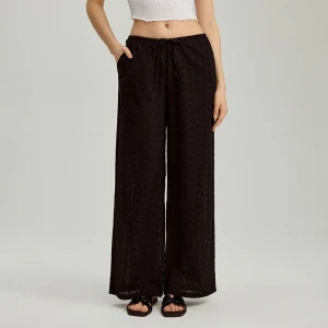 Czarne spodnie wide leg z tkaniny z haftem angielskim House