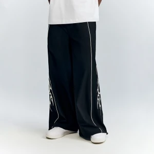 Czarne spodnie wide leg z tribalowym nadrukiem House