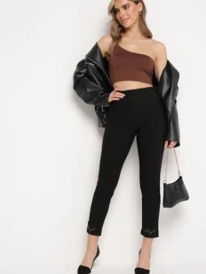 Czarne Spodnie z Gumką w Pasie z Kieszeniami i Wykończone Ozdobnym Haftem Starola