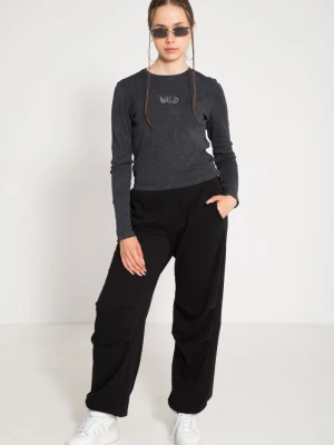 Czarne spodnie z modnymi zaszewkami na kolanach Reporter