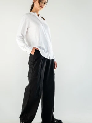 Czarne spodnie z szerokimi nogawkami z przestrzennymi kieszeniami Reporter