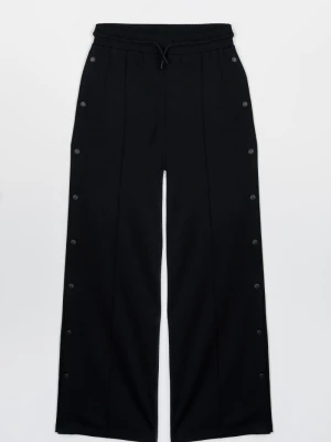 Czarne szerokie spodnie z nogawkami zapinanymi na napy Reporter
