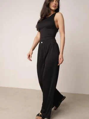 Czarne Szerokie Spodnie z Teksturalnej Tkaniny z Ozdobnym Guzikiem Liphia daysie