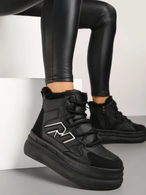 Czarne Sznurowane Sneakersy na Tłoczonej Platformie Ozdobione z Boku Aplikacją Neathalie