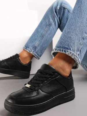 Zdjęcie produktu Czarne Sznurowane Sneakersy z Imitacji Skóry Mengada