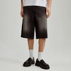 Czarne szorty jeansowe skater fit z efektem sprania House