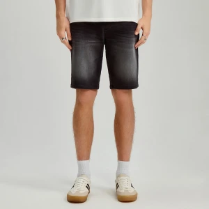 Czarne szorty jeansowe z elastycznym pasem House